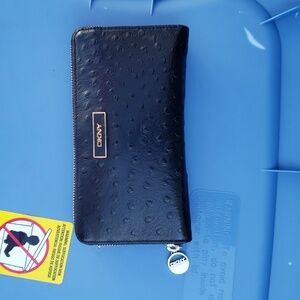 DKNY zip around black wallet - like new condition